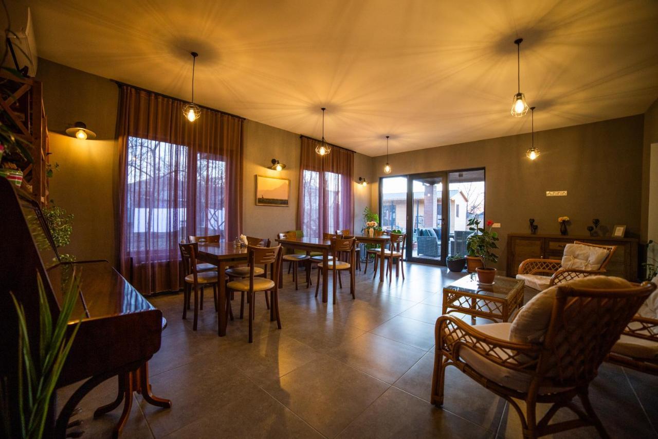 Savanna Guest House Dedoplis Tskaro Exterior foto